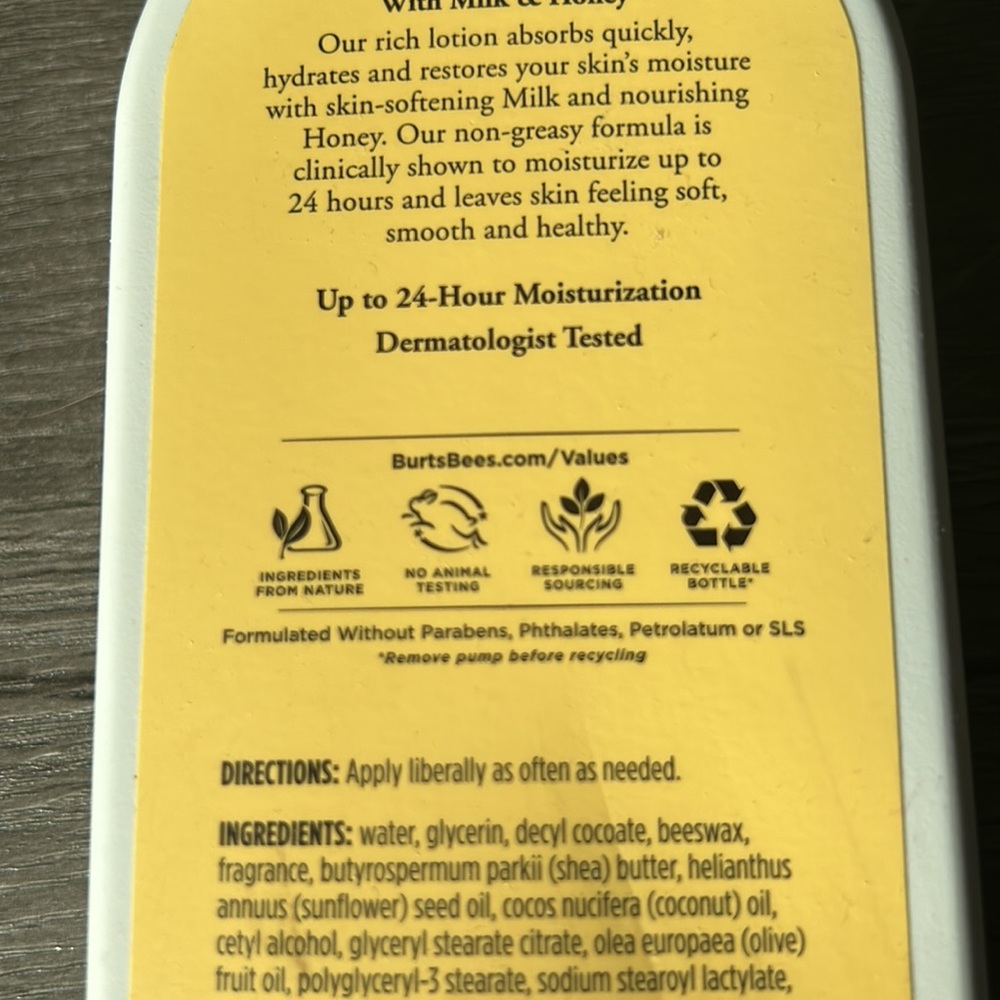 Burt’s Bees all natural Body lotion: Rich moister Milk and Honey - Picture 3 of 3